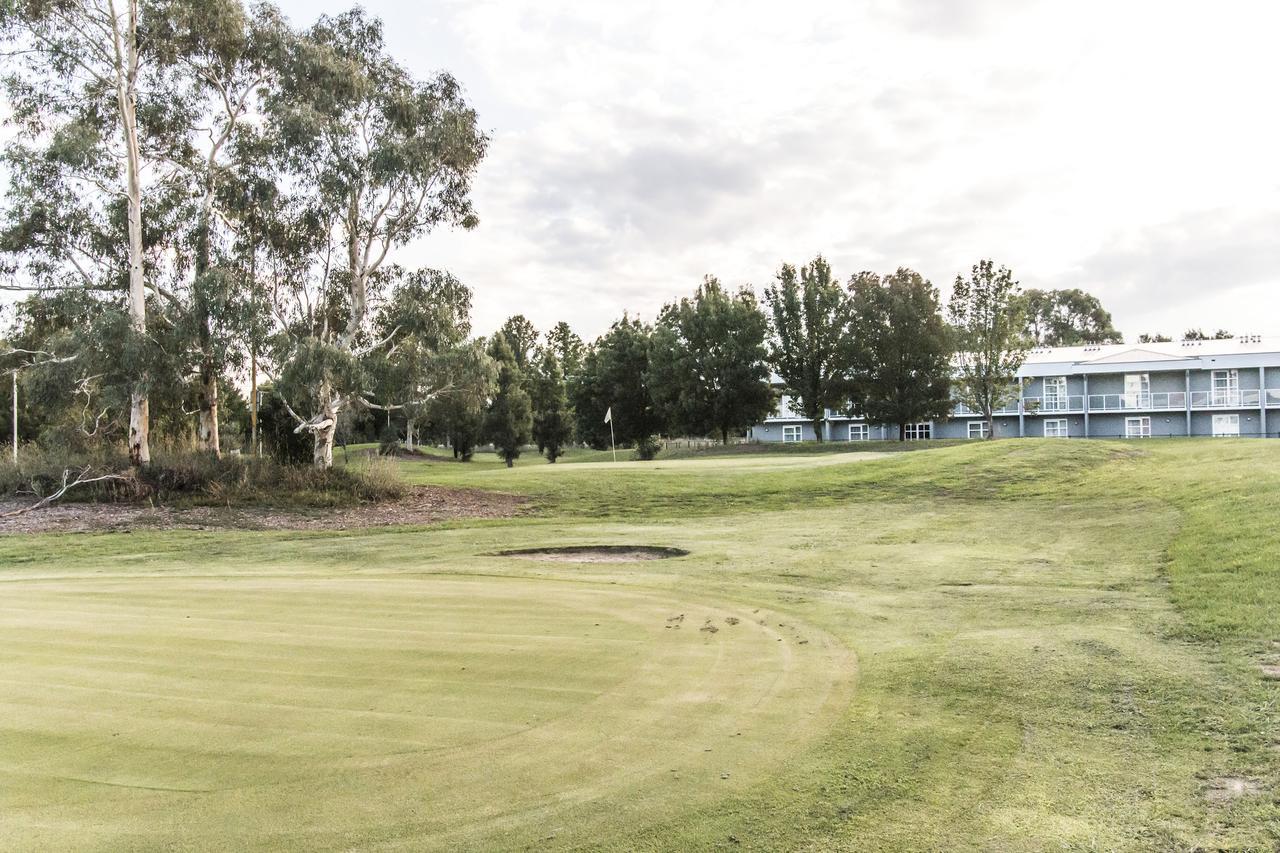 Abode Narrabundah Hotel Canberra Ngoại thất bức ảnh