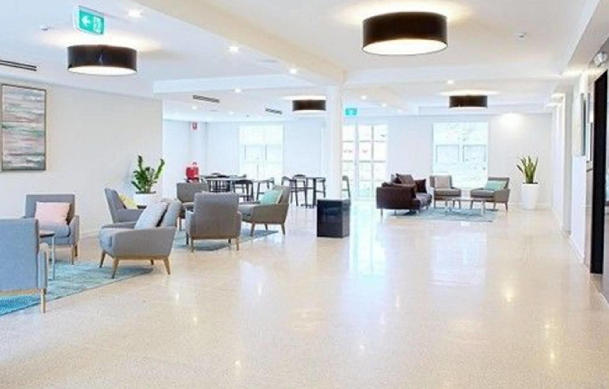 Abode Narrabundah Hotel Canberra Ngoại thất bức ảnh