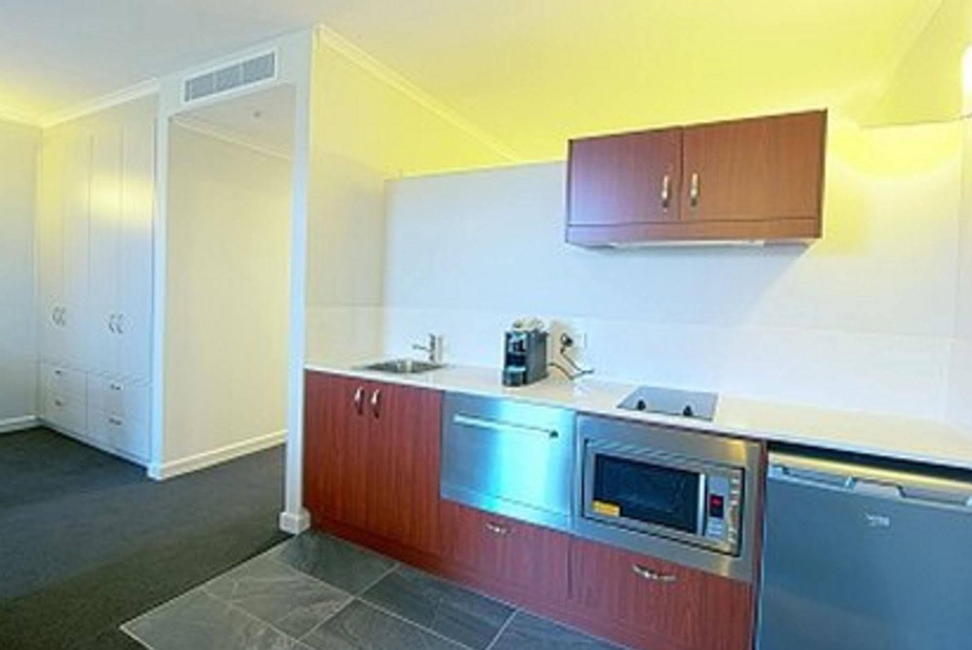 Abode Narrabundah Hotel Canberra Ngoại thất bức ảnh