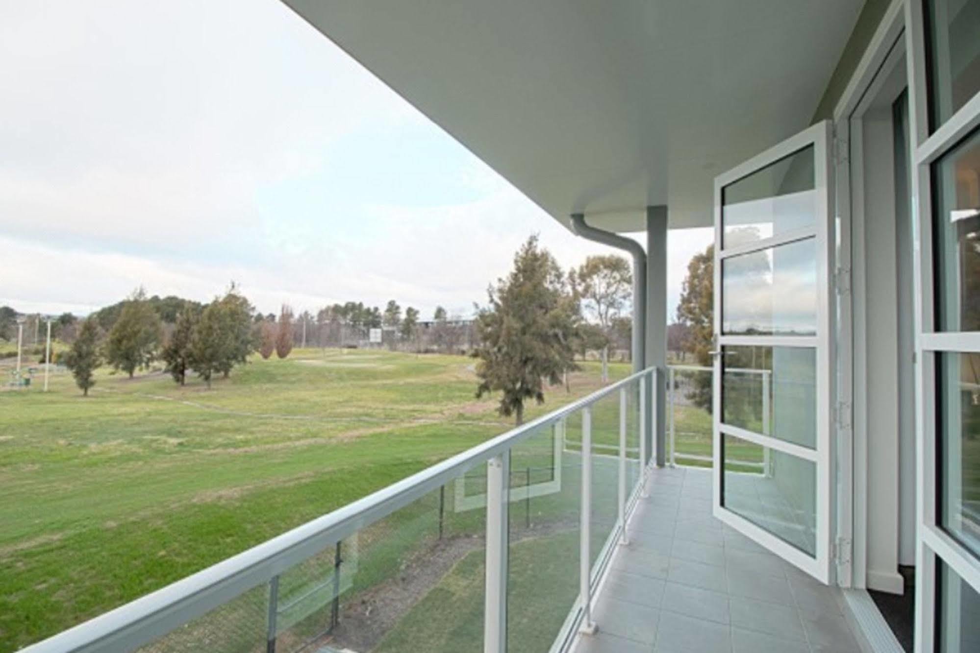 Abode Narrabundah Hotel Canberra Ngoại thất bức ảnh