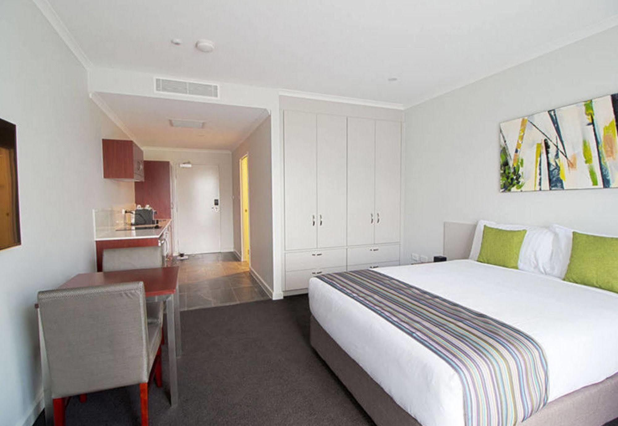Abode Narrabundah Hotel Canberra Ngoại thất bức ảnh