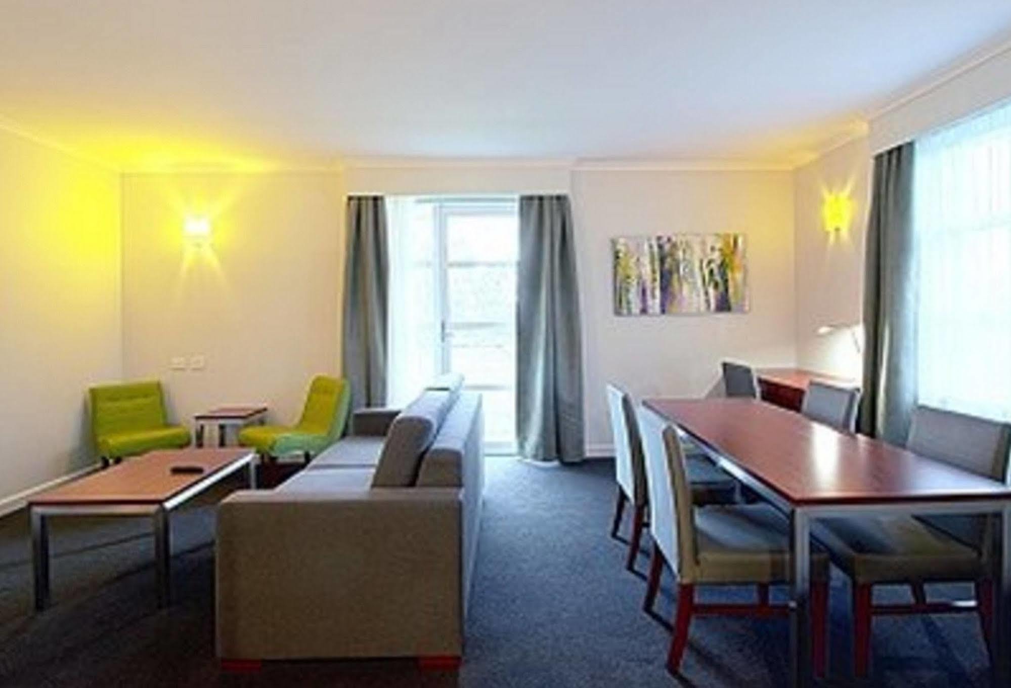 Abode Narrabundah Hotel Canberra Ngoại thất bức ảnh