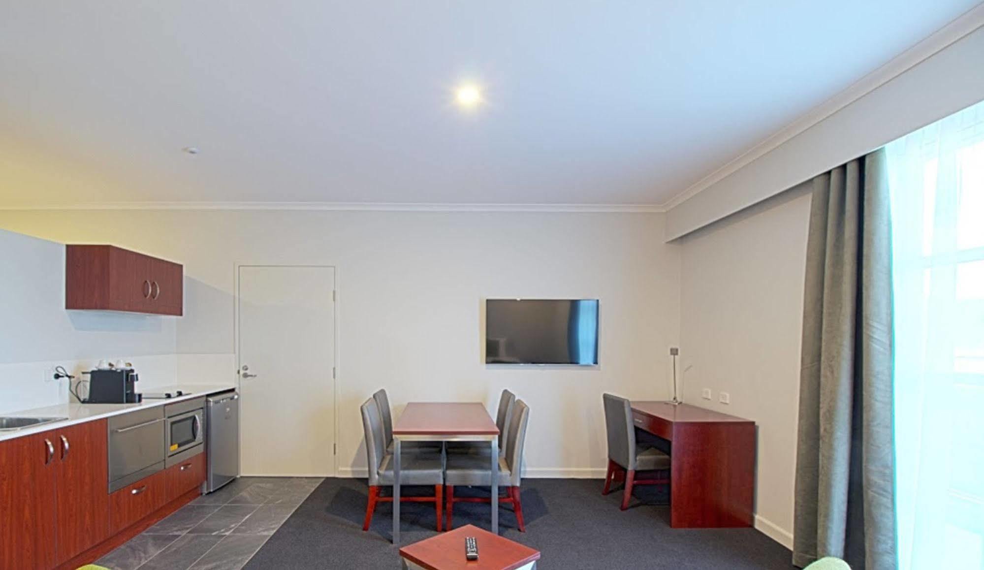 Abode Narrabundah Hotel Canberra Ngoại thất bức ảnh