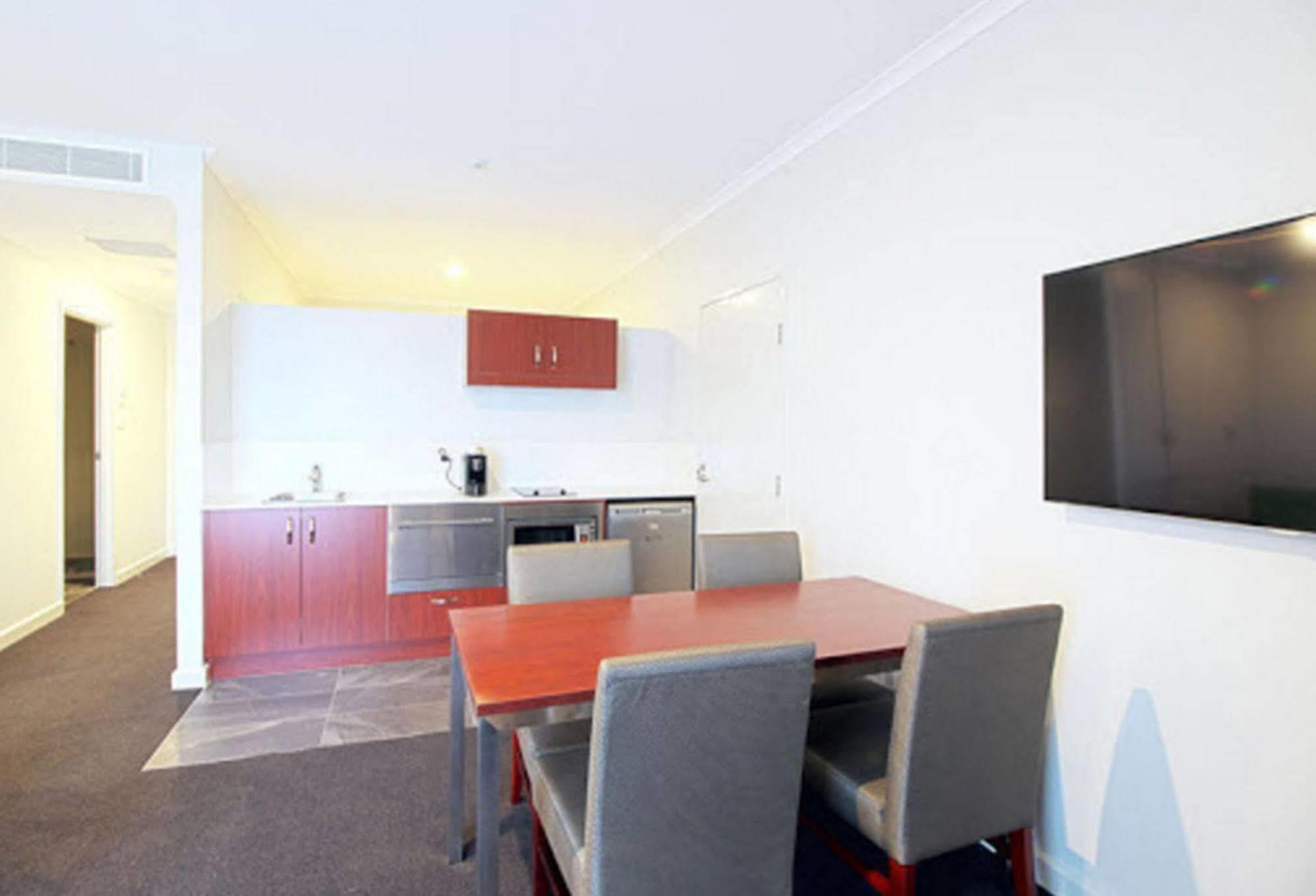 Abode Narrabundah Hotel Canberra Ngoại thất bức ảnh