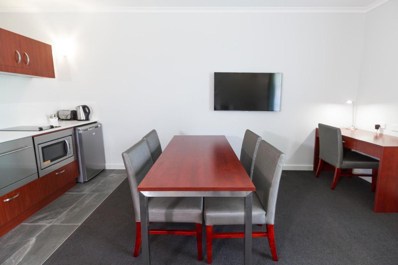 Abode Narrabundah Hotel Canberra Ngoại thất bức ảnh